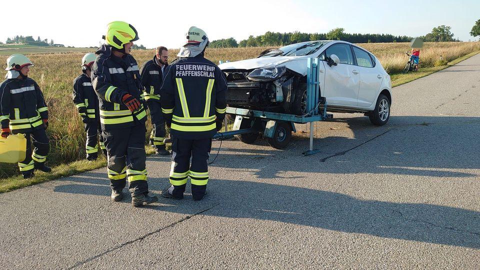 Fahrzeugbergung auf der L8144 – Bild 2